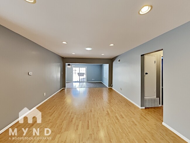 Foto del edificio - 5572 Waring Rd