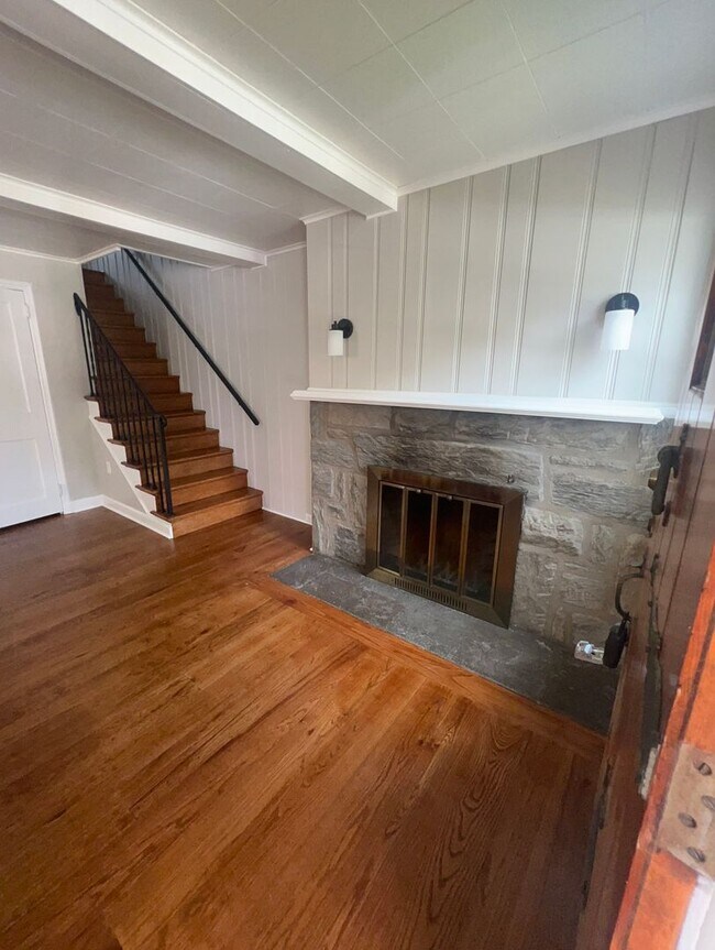 Foto del edificio - Charming Renovated Mount Penn 3 BR For Immediate Move In