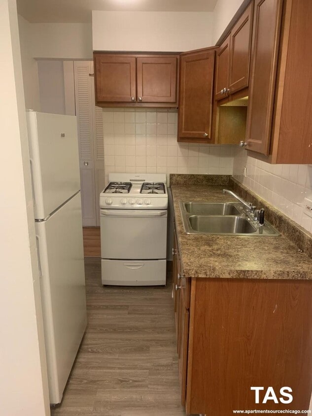Photo - 540 West Roscoe Street #386