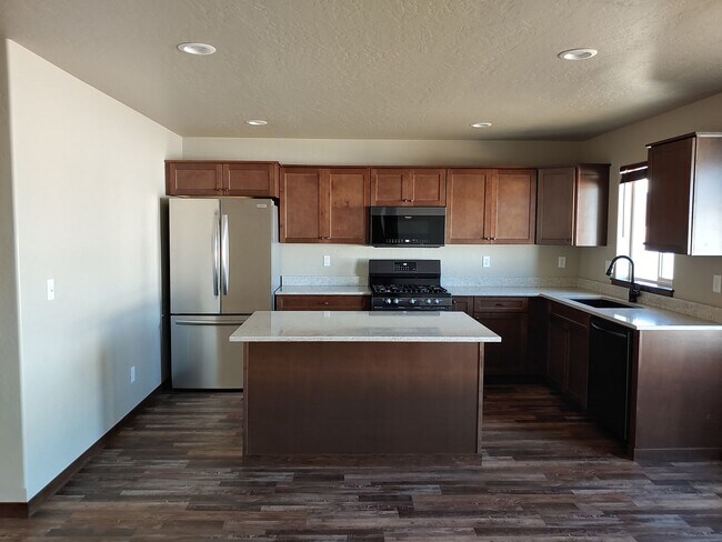 Foto del edificio - Beautiful New Home in Post Falls-Dog Friendly
