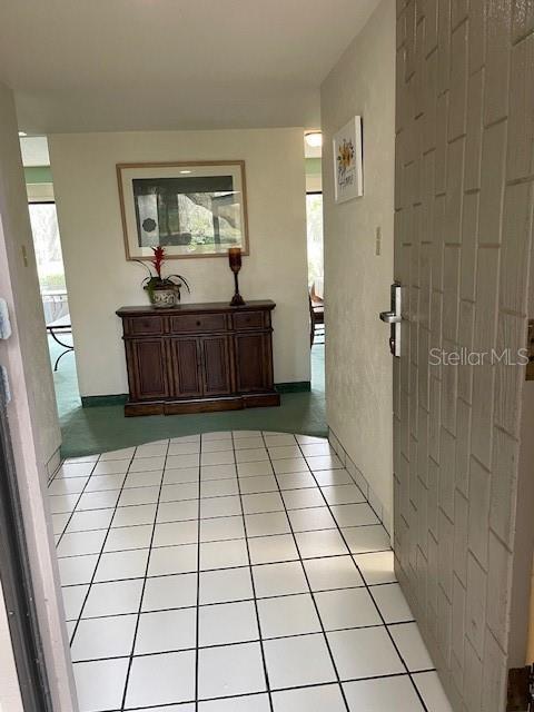 Foto del edificio - 701 Olde Camelot Cir
