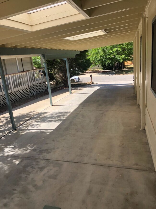 Building Photo - Heritage Ranch 3 Bedroom 2 Bathroom Home A...