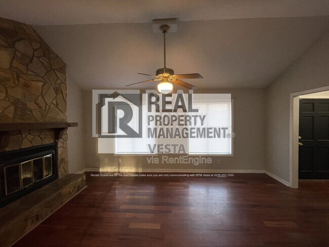 Foto del edificio - 307 Fox Tail Dr