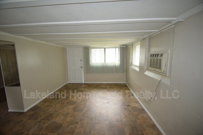 Building Photo - 522 Francis Blvd