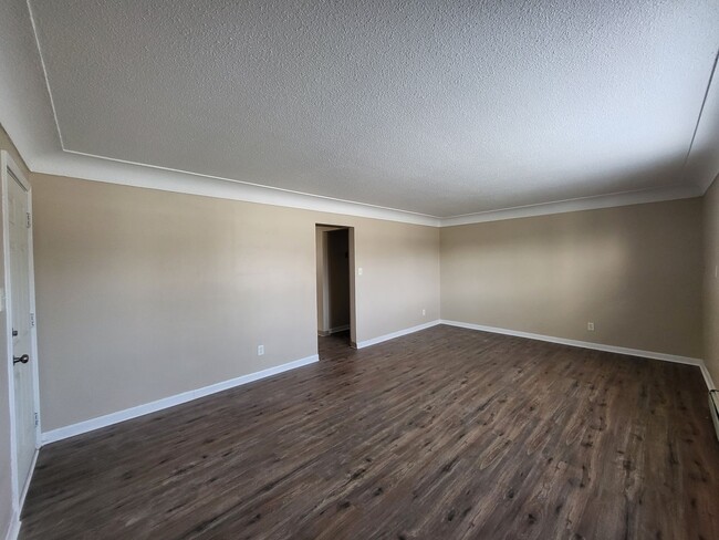 Building Photo - 206 3rd Ave SE