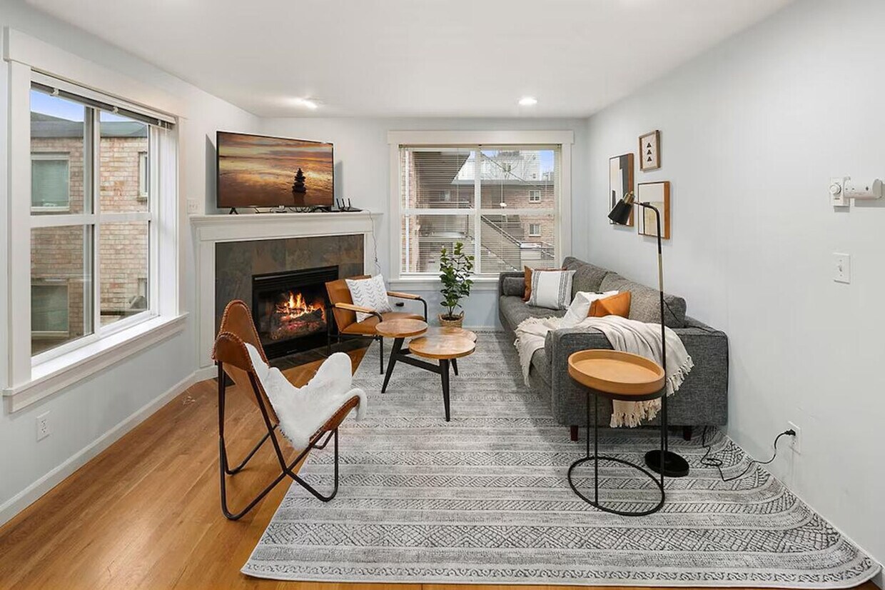 Foto principal - 1215 Dexter Ave N