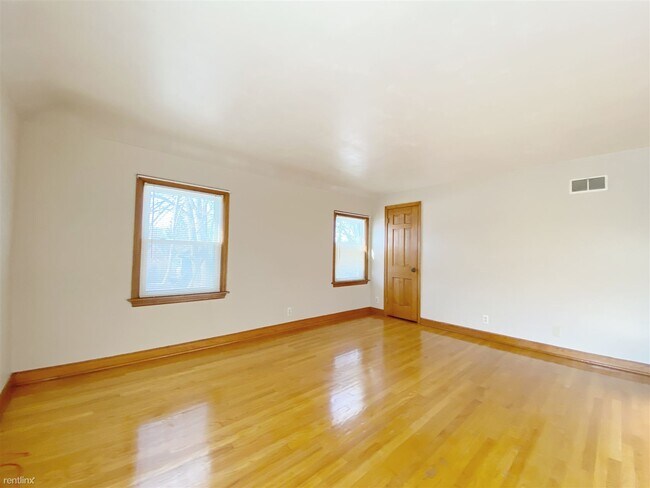 Building Photo - 2 br, 1 bath Duplex - 2940 North 73rd Stre...