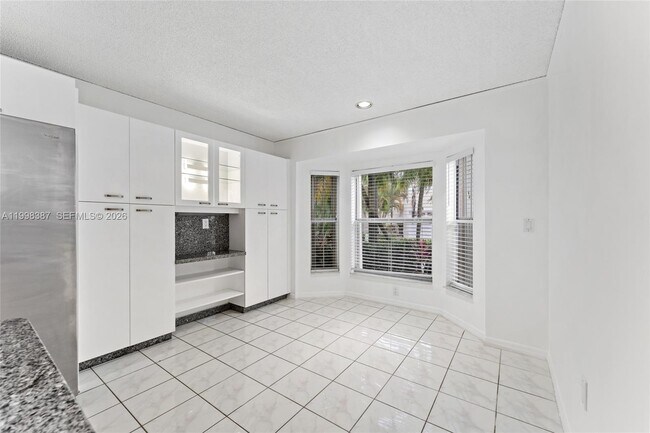 Foto del edificio - 1120 W Lake St