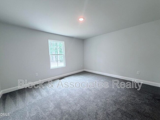 Building Photo - 824 Roane St