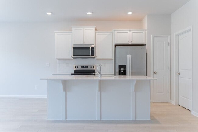 Foto del edificio - Newly constructed 3 Bedroom Townhome in Op...