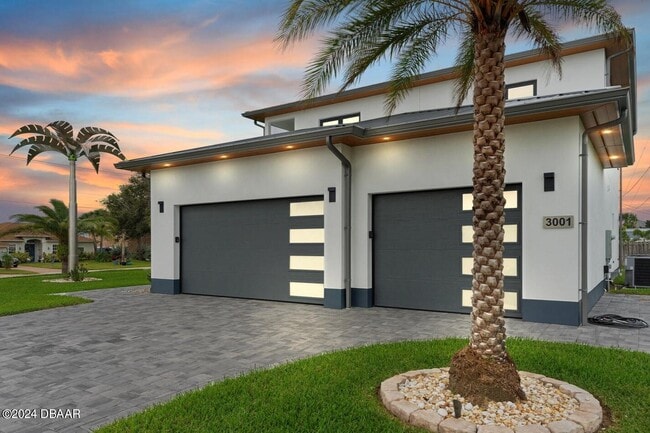 Building Photo - 3001 John Anderson Dr