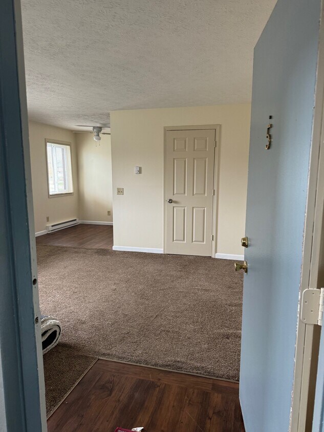Primary Photo - 5380 Eastgate Dr