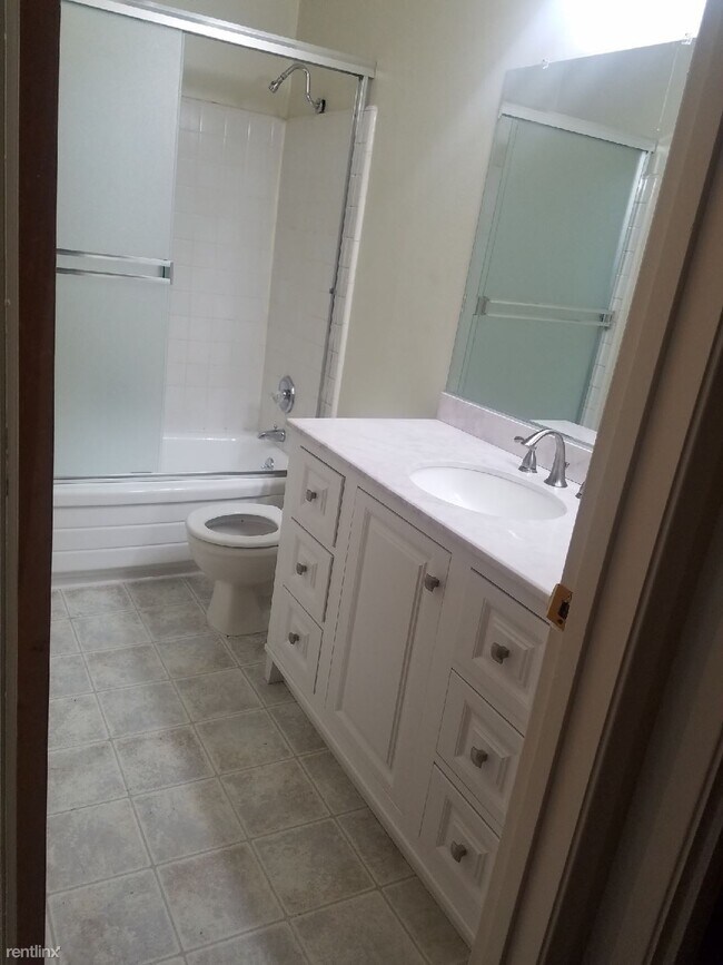 Building Photo - 1 br, 1 bath  - 1500 Newlands Ave Apt 103
