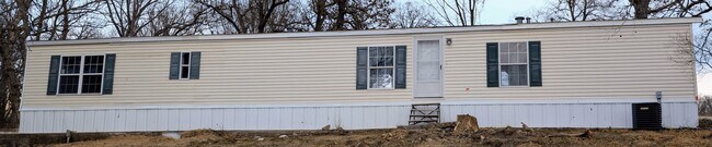 Frente de casa de ancho completo. - 5237 Highway NN