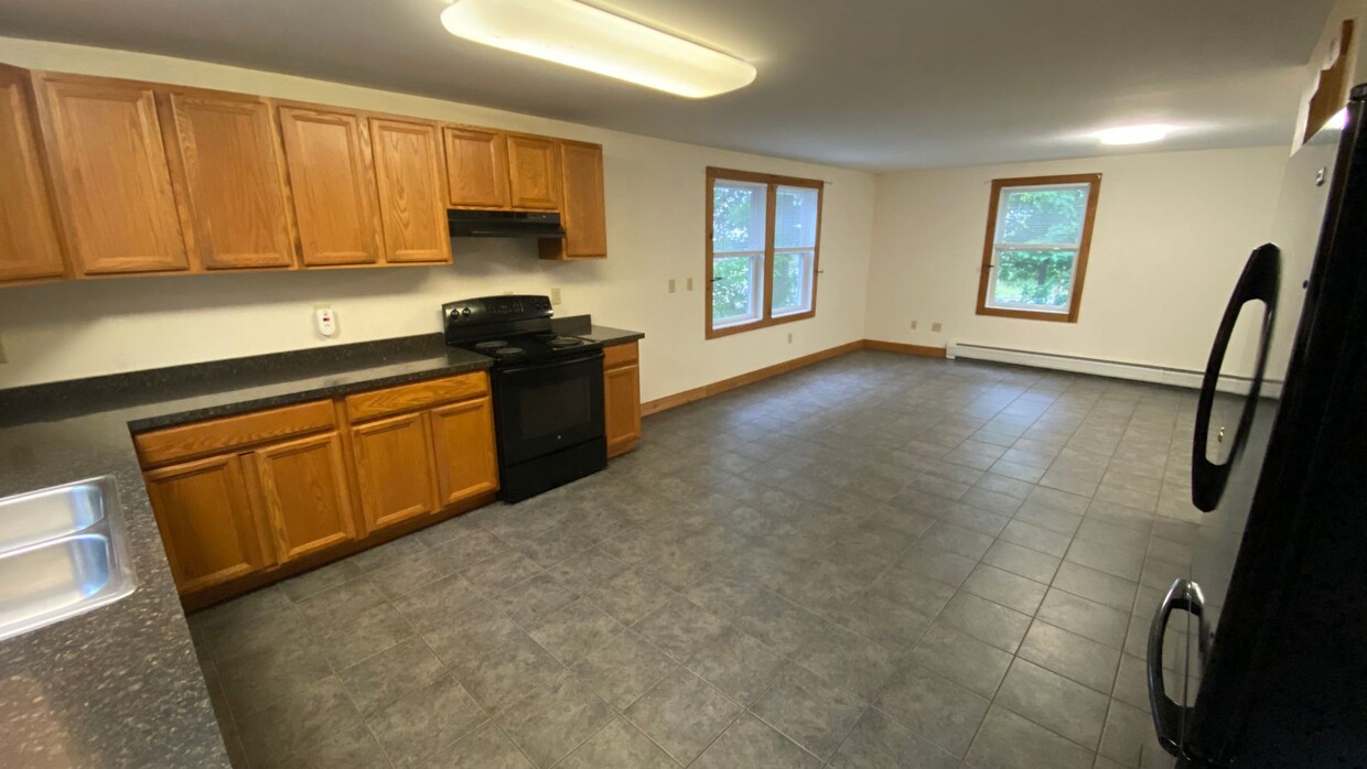 Foto principal - Very Large 4 Bedroom/1 Bath Apartment - He...