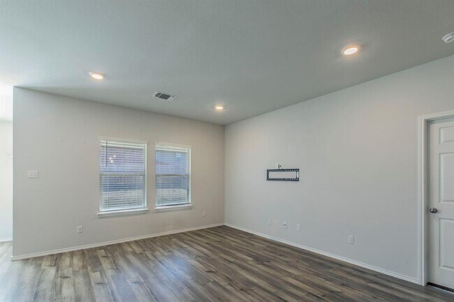 Building Photo - 237 Poplin Ln