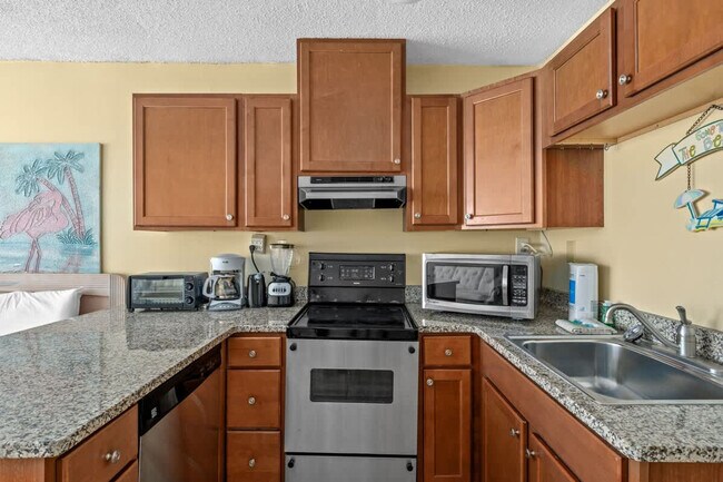 Building Photo - 8817 S Thomas Dr