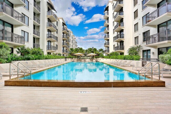 Foto del edificio - 301 Altara Ave