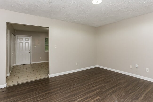 Foto del edificio - 599 Plainville Dr SW