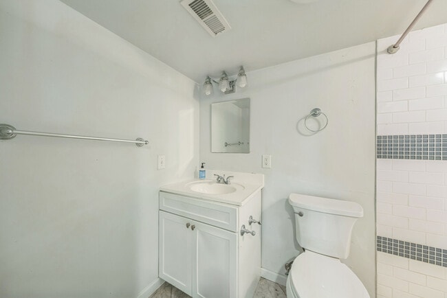 Foto del edificio - 723 K St NE
