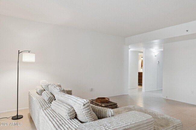 Foto del edificio - 7950 E Camelback Rd