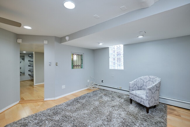 Foto del edificio - 529 14th St NE