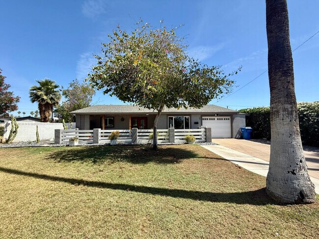 Building Photo - 3553 E Monterosa St