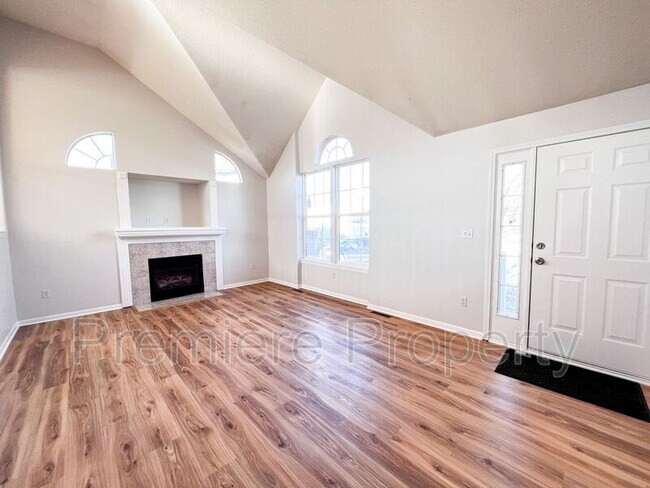Building Photo - 800 N Sumac St