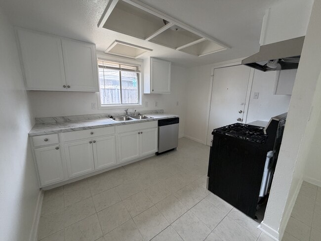 Building Photo - 3020 Lourdes St
