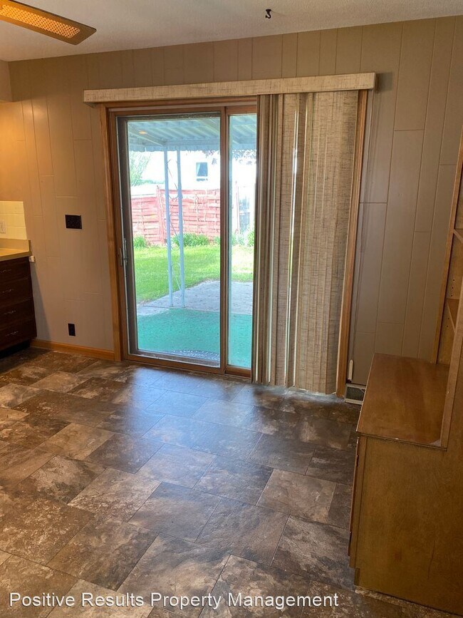 Building Photo - 3 br, 3 bath House - 102 W Catlin