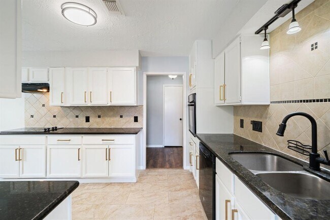 Foto del edificio - 801 Thornwood Dr