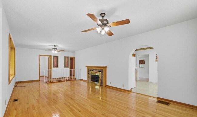 Building Photo - Knoxville 37918 - 3 bedroom, 2 bath home -...