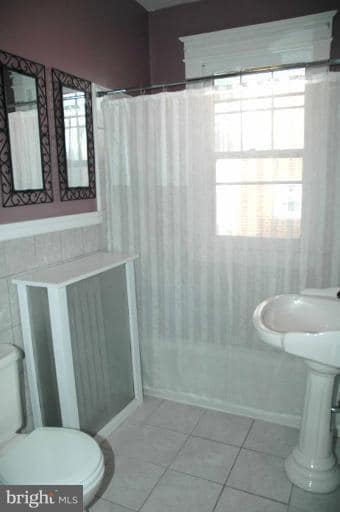 Bathroom - 715 Underwood St NW