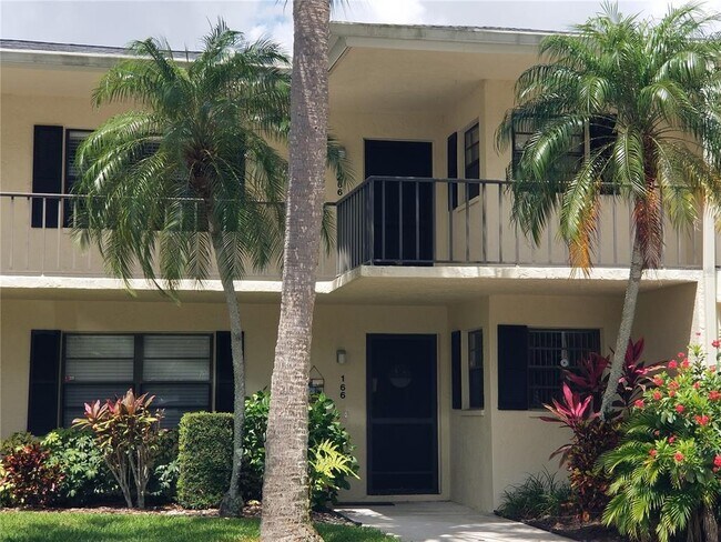 Building Photo - 7050 Fairway Bend Ln