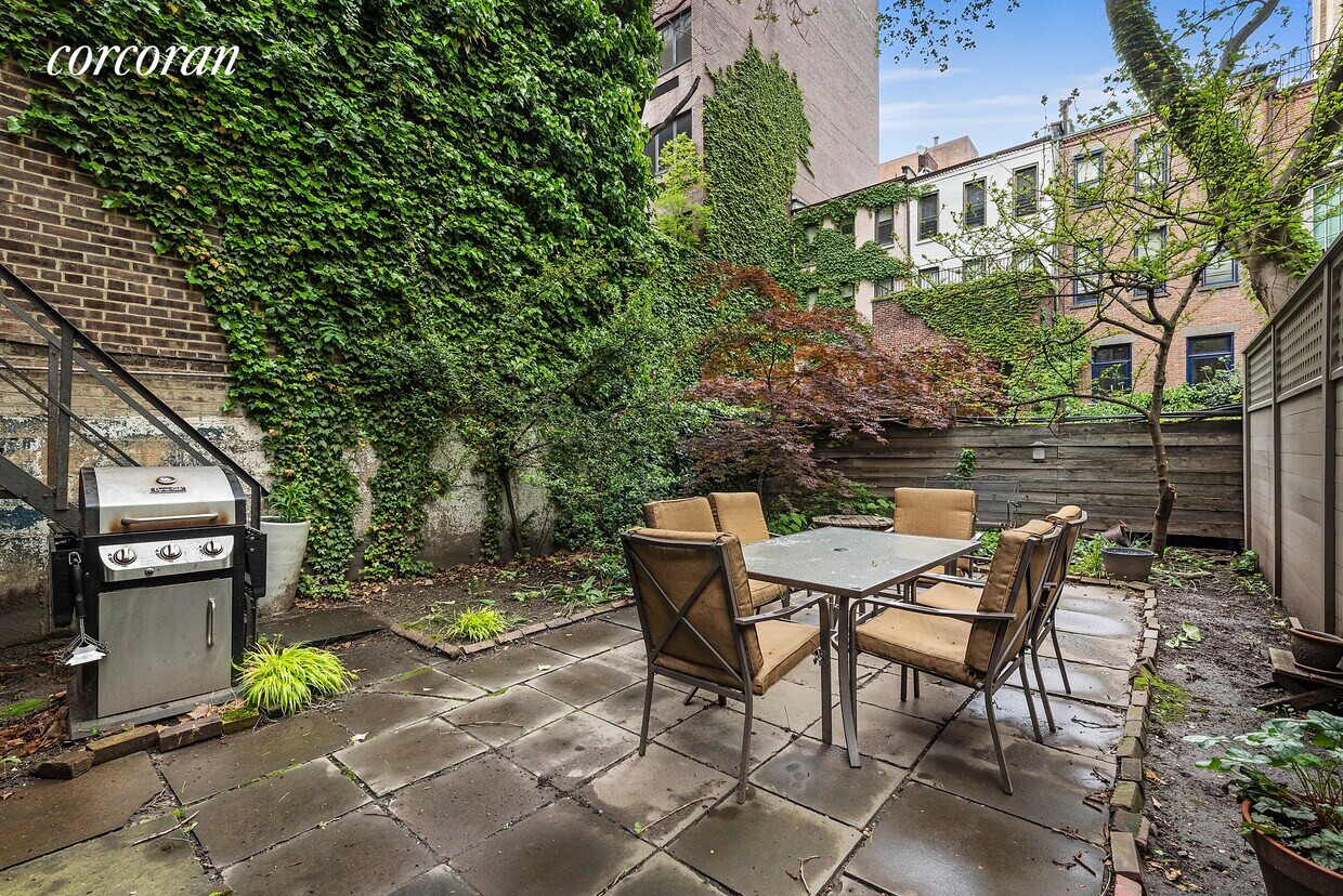 Primary Photo - 243 E 71st St