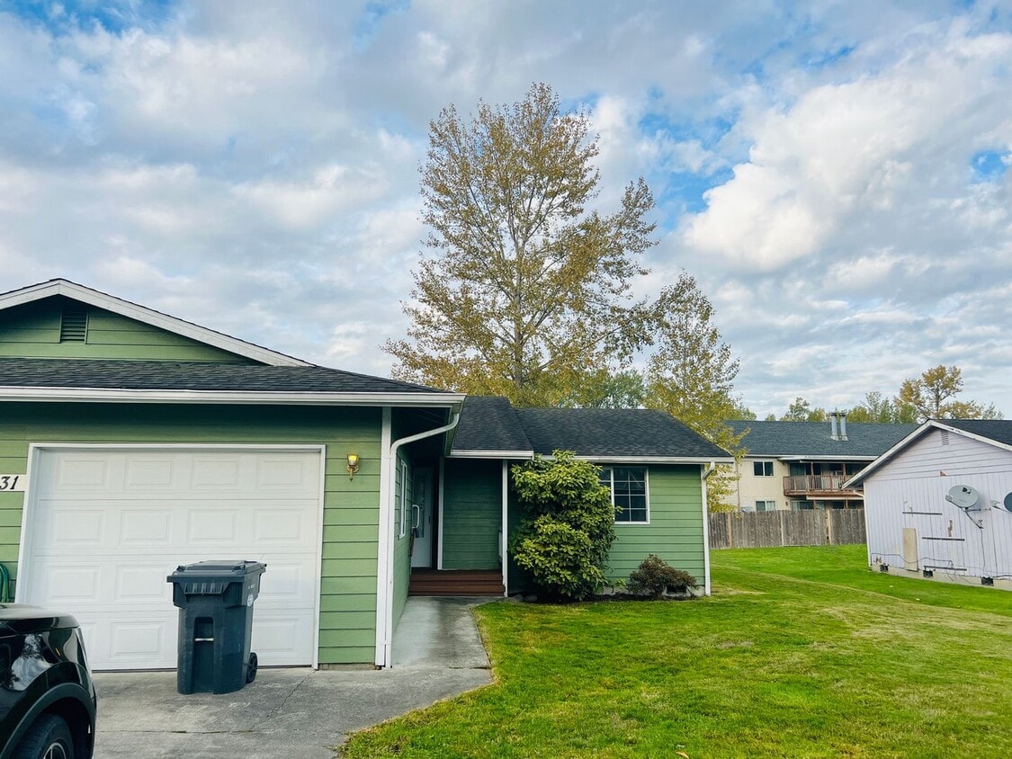 Primary Photo - Adadow - Duplex E Broadway
