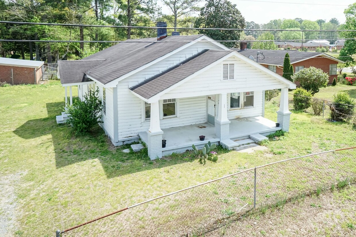 Primary Photo - Newly Renovated Two Bedroom Home!