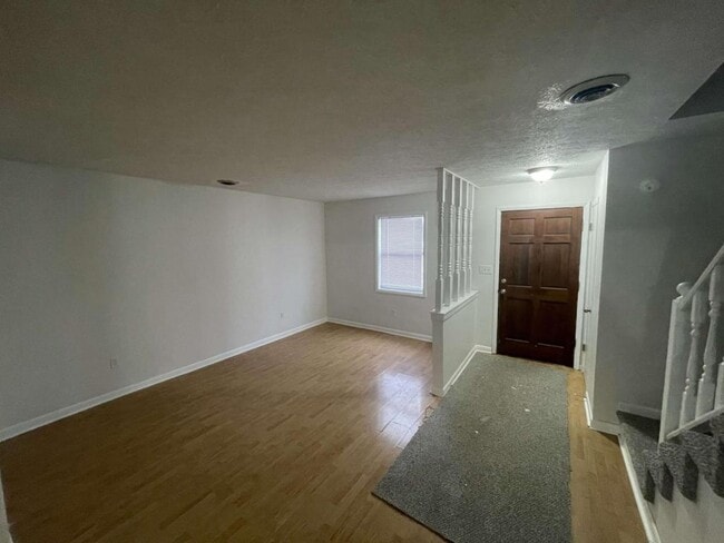 Foto del edificio - 121 Scenic Pk Pl