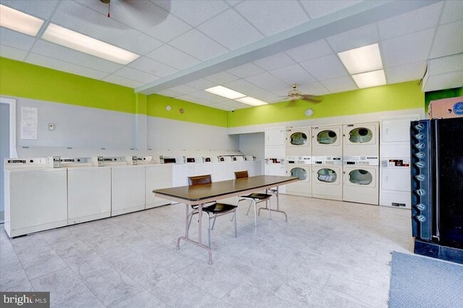 Foto del edificio - 1885 Johnson Rd