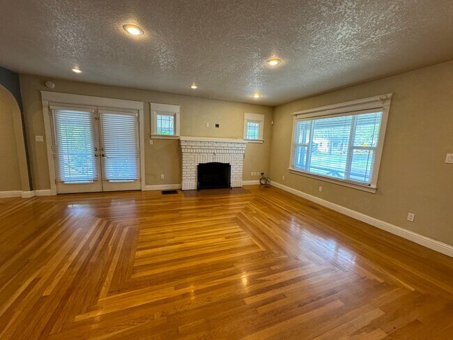 Foto del edificio - 3 bed 2.5 bath near Pacific Terrace