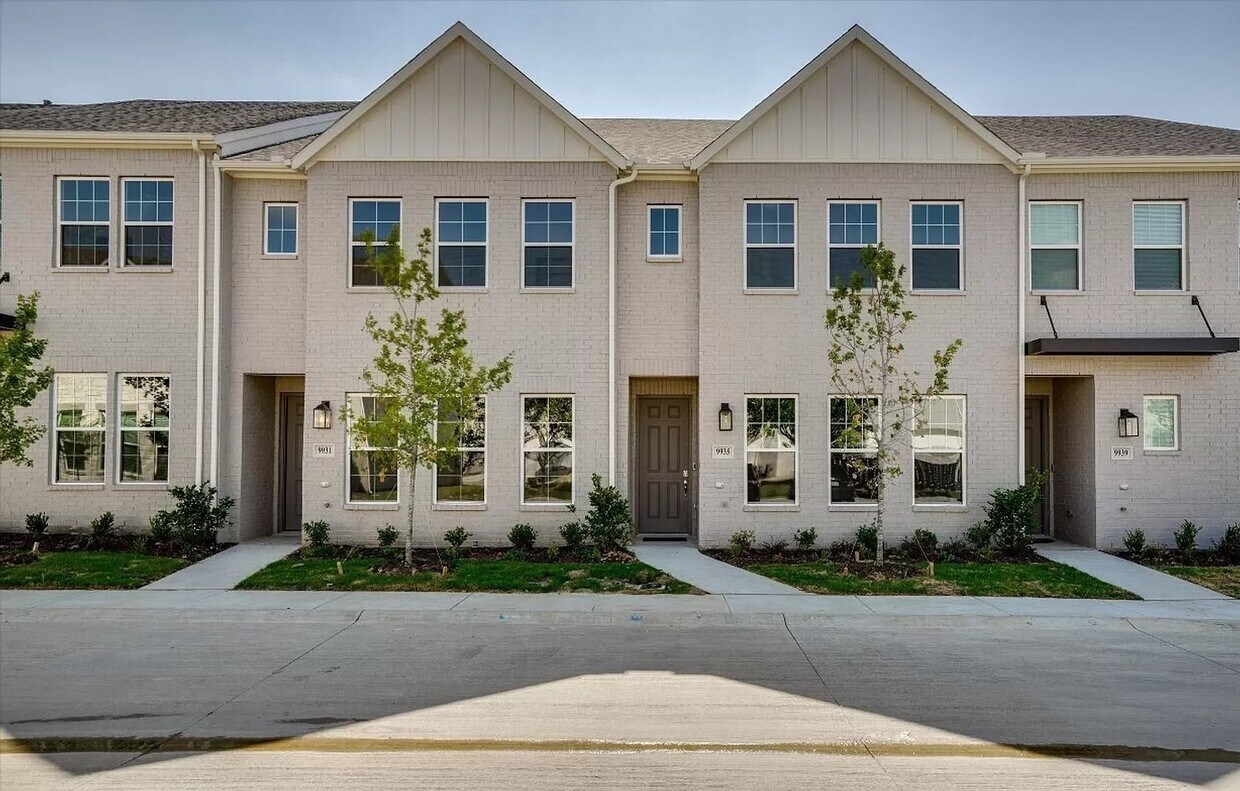 9935 Schramm St, Irving, TX 75063 Townhome Rentals in Irving TX