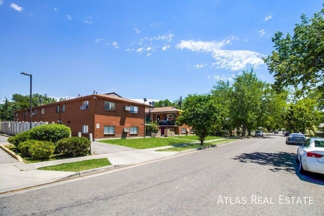 Building Photo - 1365 Emery St W