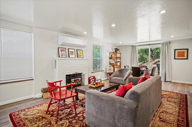 Foto del edificio - 273 W Carmel Valley Rd