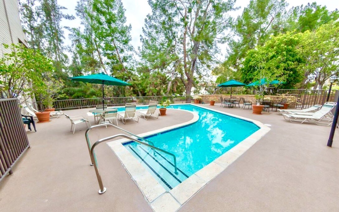 Pool - 13331 Moorpark St