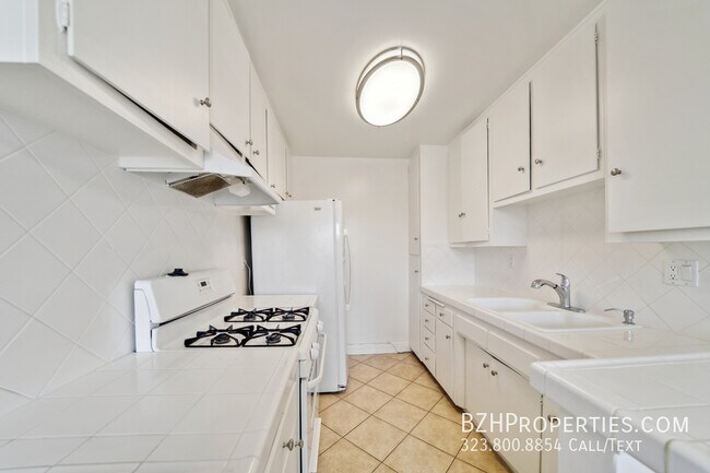 Foto del edificio - 7548 Hampton Ave