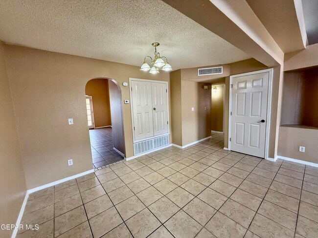 Building Photo - 3401 Tierra Zafiro Dr