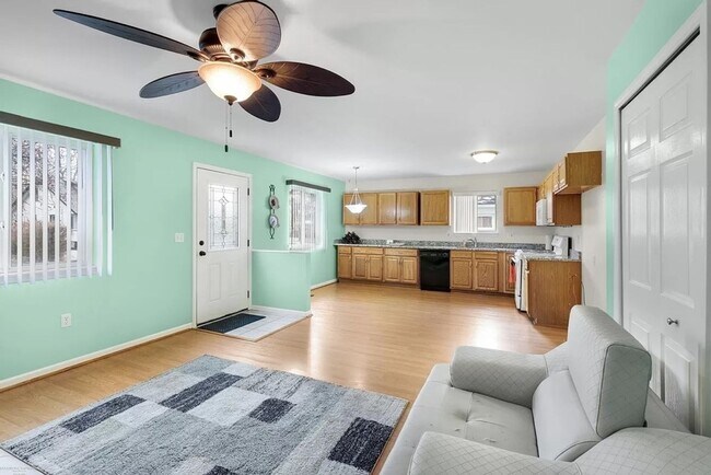 Foto del edificio - 22143 Pleasant Ave