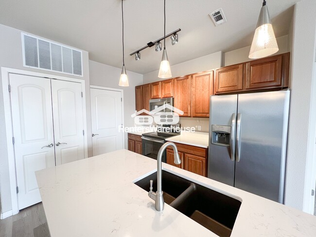 Building Photo - 10176 Park Meadows Dr