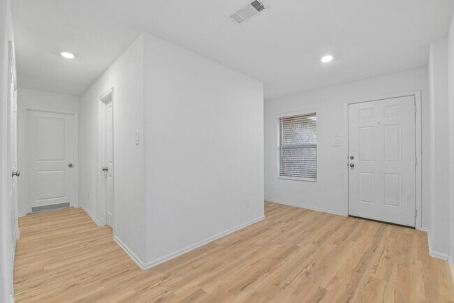 Building Photo - 22156 Juniper Crossing Dr