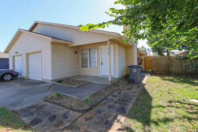 Foto del edificio - 2 Bed | 1 Bath in East Tulsa!